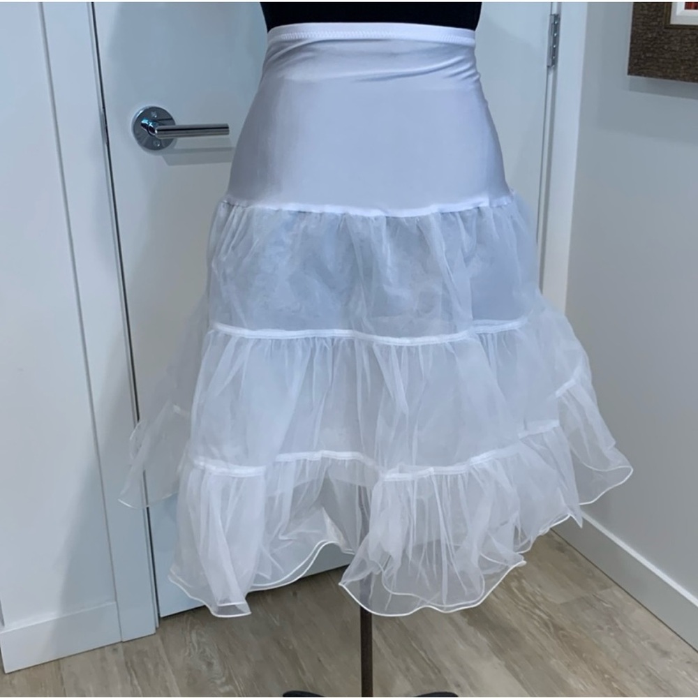 Petticoat Skirt Vintage Tutu Crinoline Underskirt 25” - White. Size Small